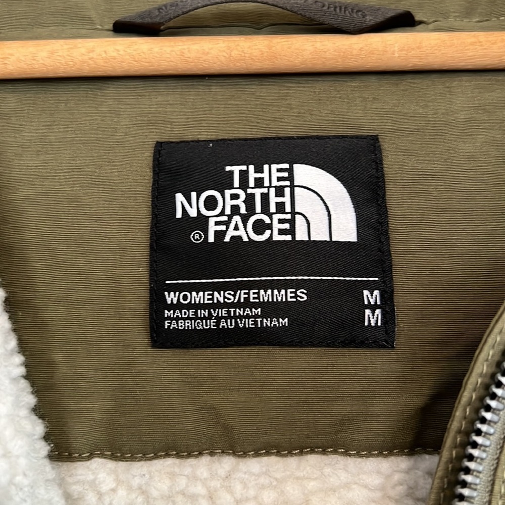 Quilted and Fleece Lined Northface Coat - Picture 3 of 4
